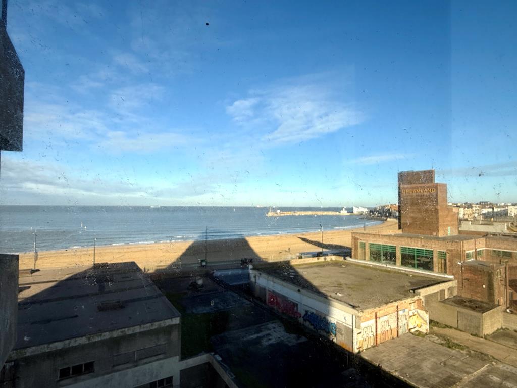 Lot: 105 - FLAT WITH SEA VIEWS - View from living room